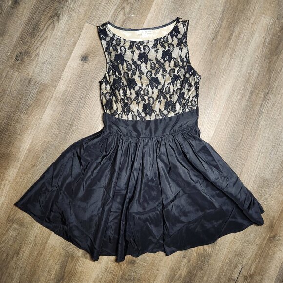 ✨Forever21✨ Black Lace Bodice Peplum Bubble Hem Mini Dress Formal Party - Picture 1 of 3